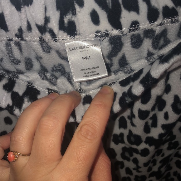 Liz Claiborne Animal Print Fleece Pajama Set - Medium - Picture 9 of 13